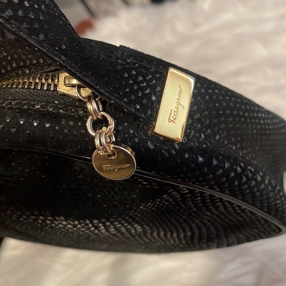 Salvatore Ferragamo Lizard Embossed Crossbody Bag - Picture 4 of 10